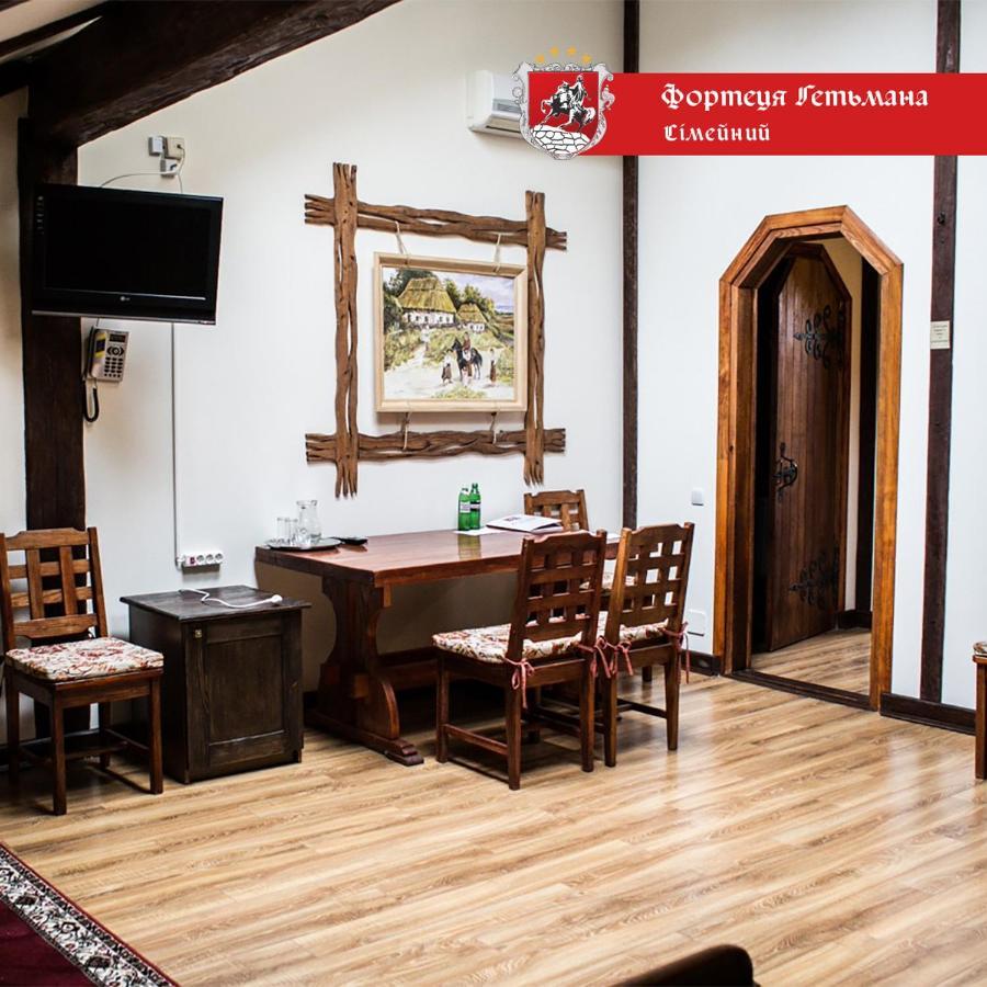 Hotel Fortetsya Hetmana Hatne 外观 照片