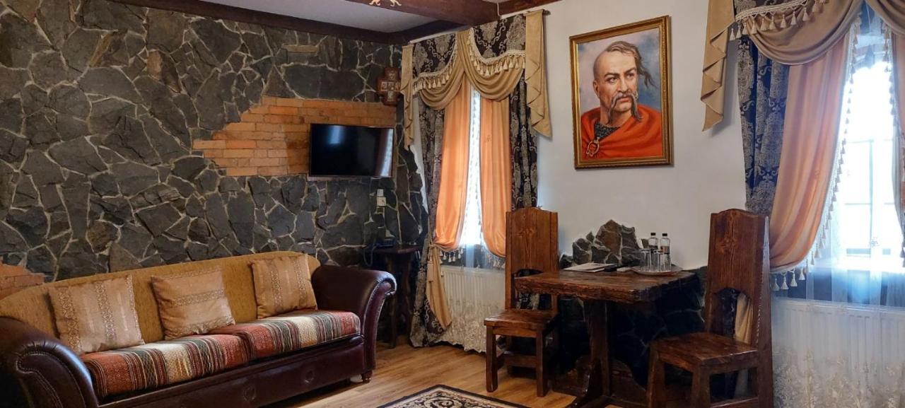 Hotel Fortetsya Hetmana Hatne 外观 照片
