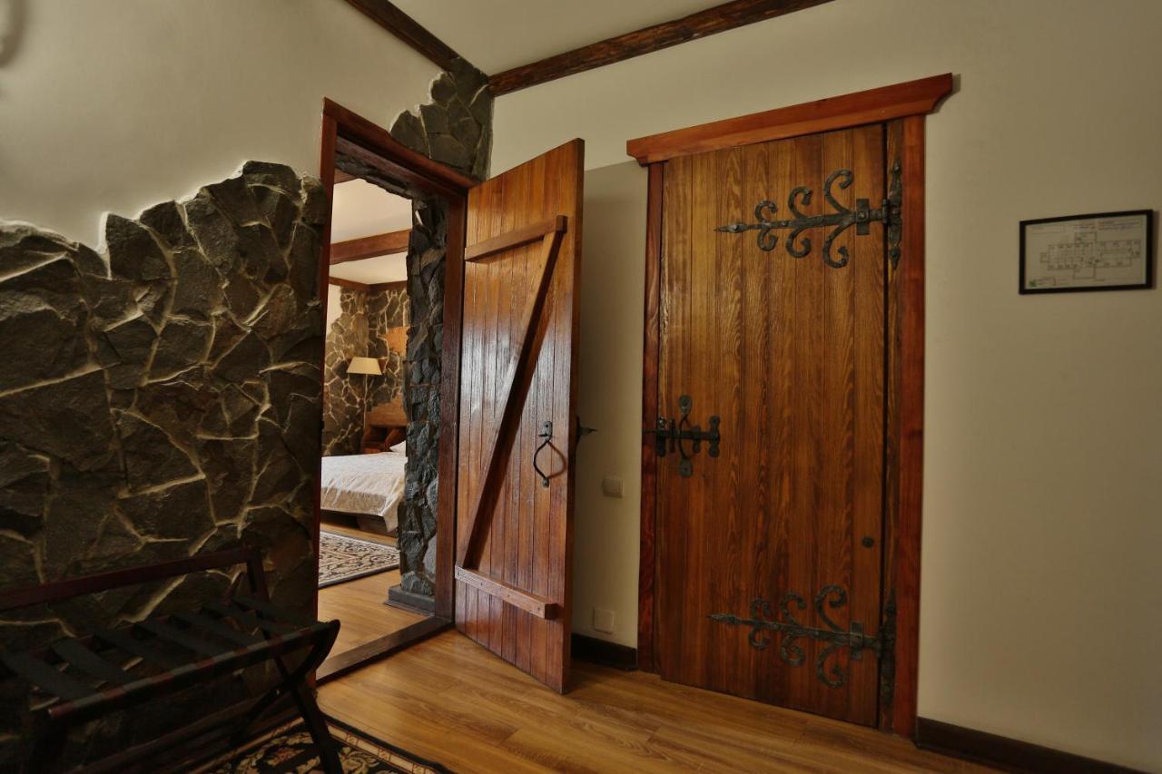 Hotel Fortetsya Hetmana Hatne 外观 照片
