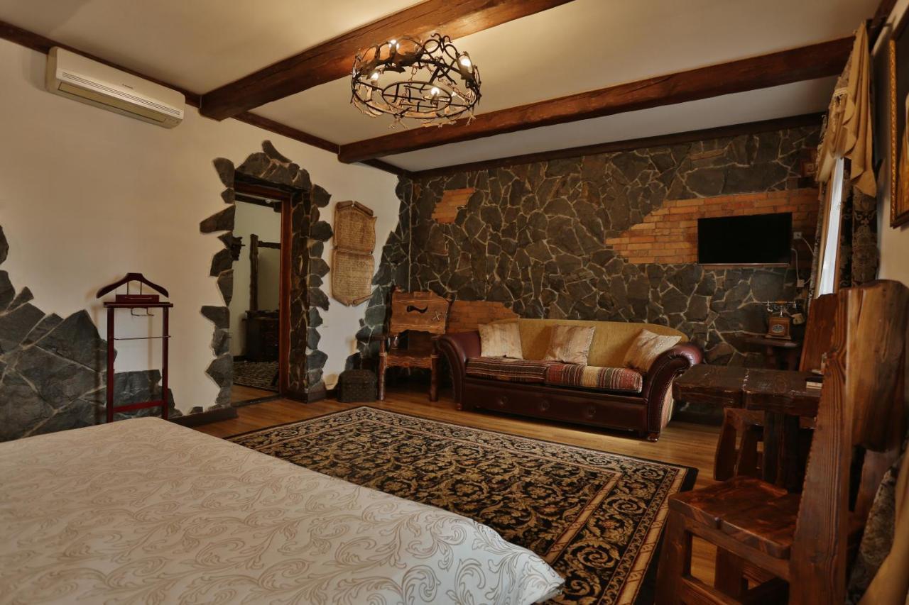 Hotel Fortetsya Hetmana Hatne 外观 照片