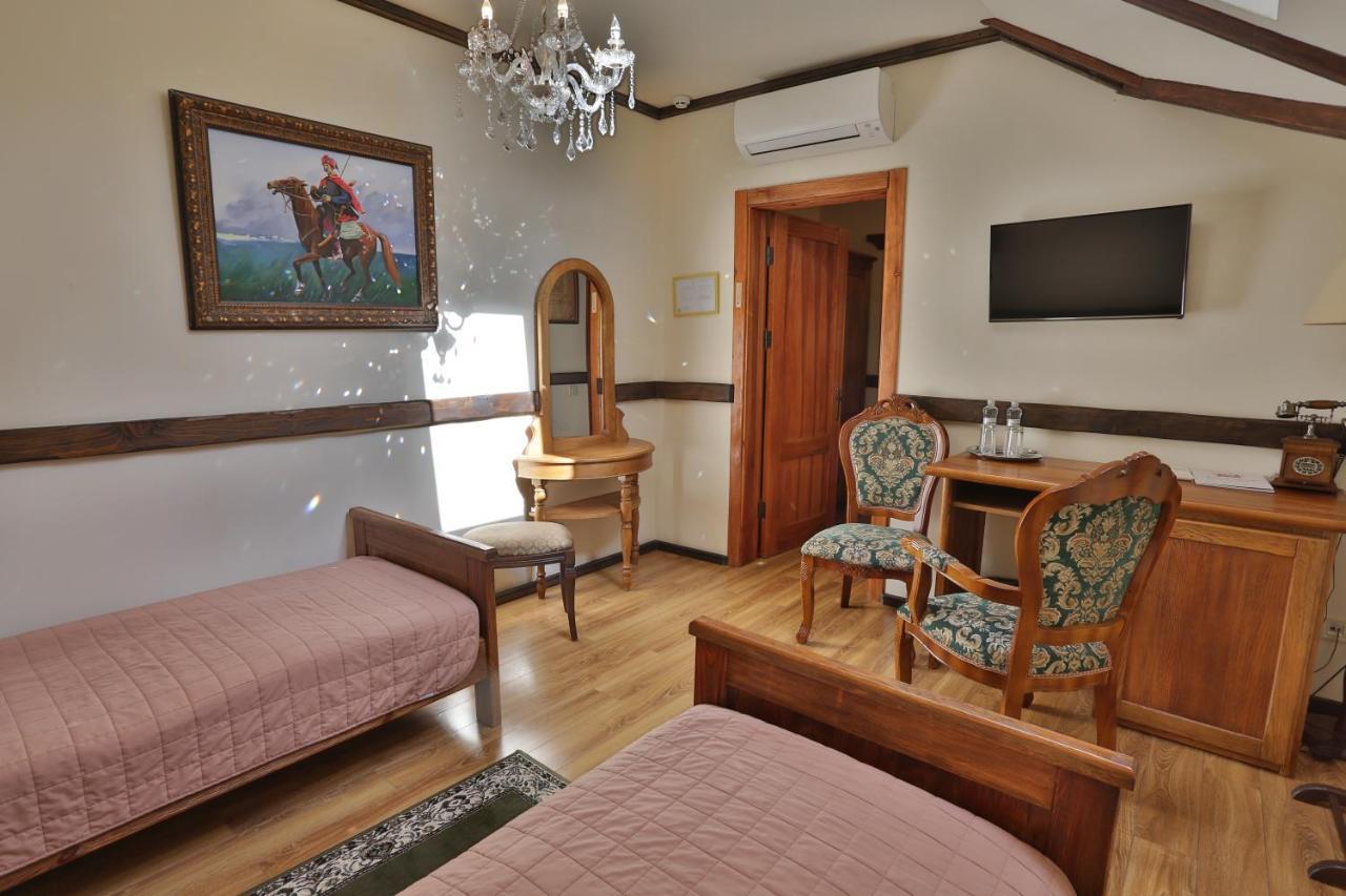 Hotel Fortetsya Hetmana Hatne 外观 照片